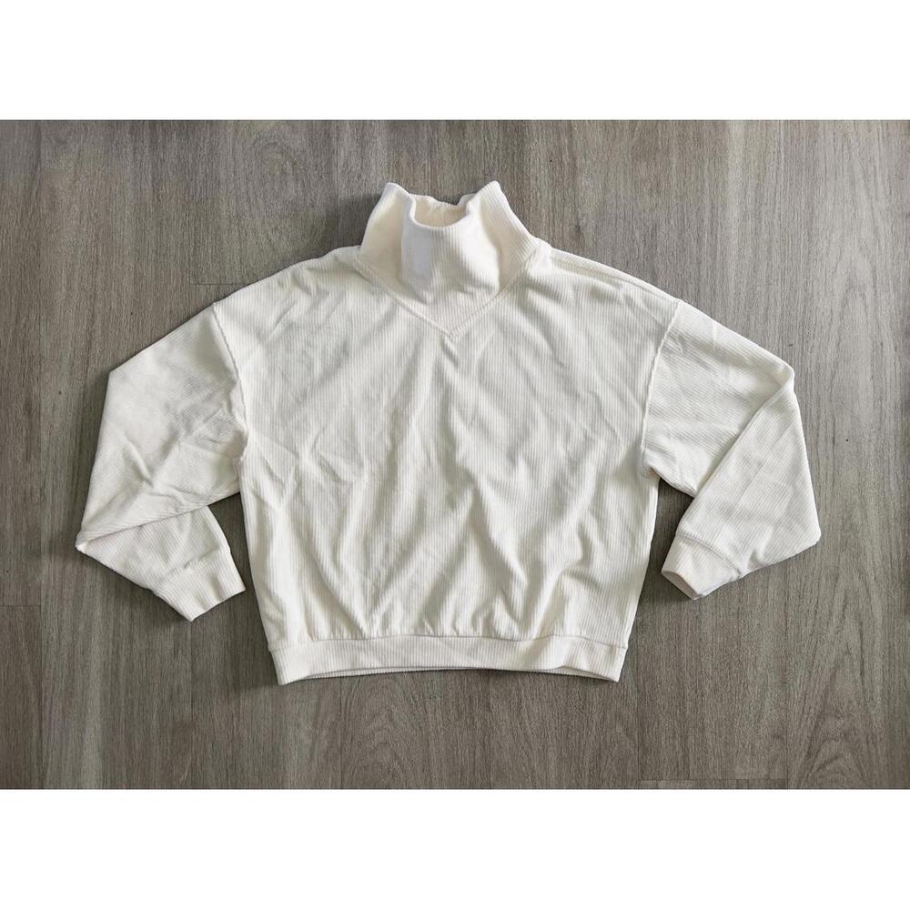 Cozy High Neck Sweater - Cream Cropped Design